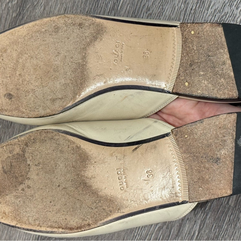 Gucci Beige Loafers with Strawberry Design - Picture 4 of 8